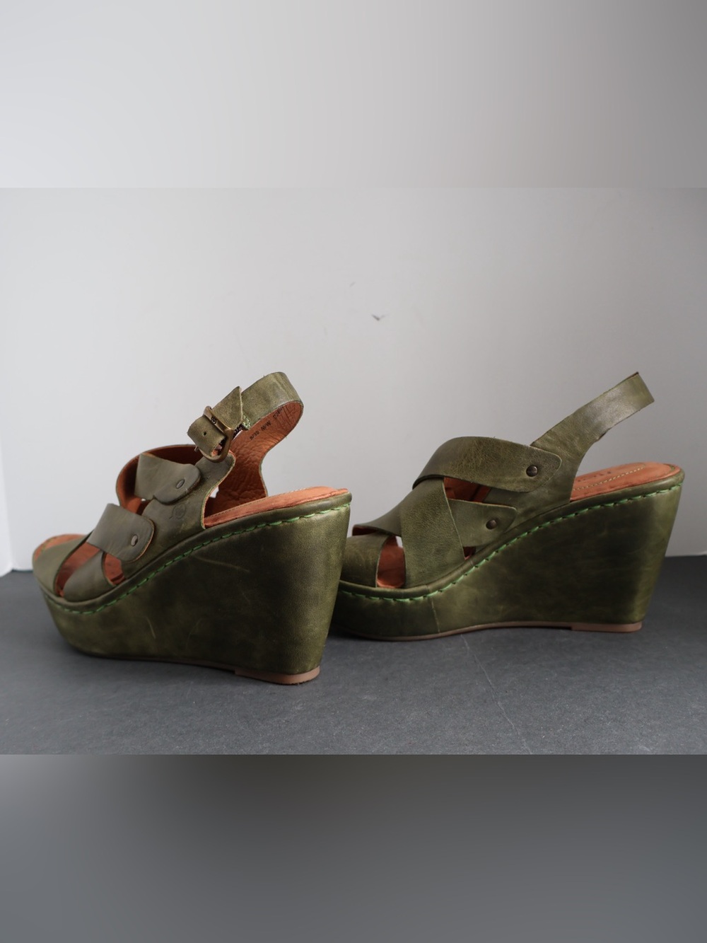 Born Olive Green Leather Wedge Sandals Size 8 - Picture 4 of 11